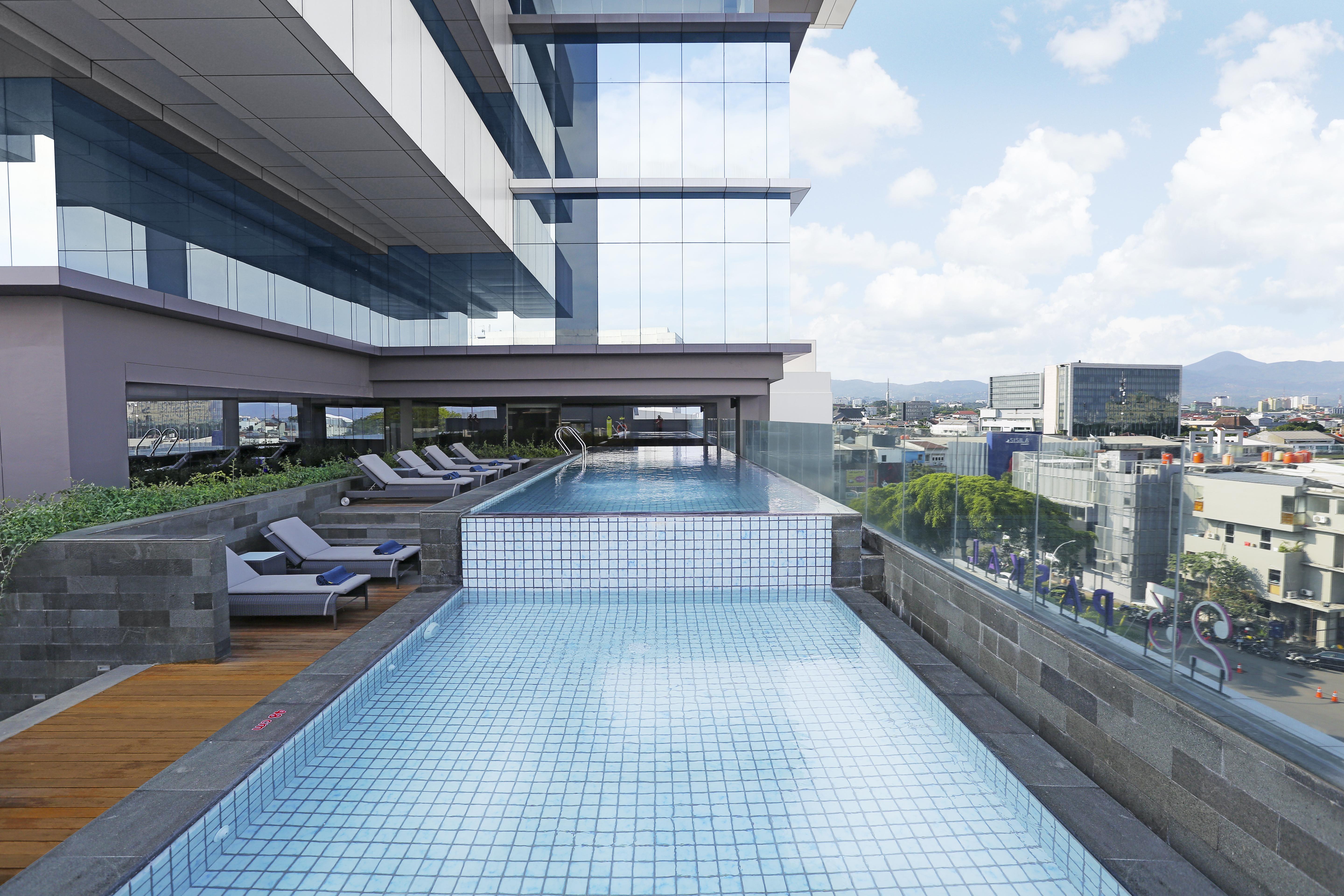 Yello Hotel Paskal Bandung Exterior photo